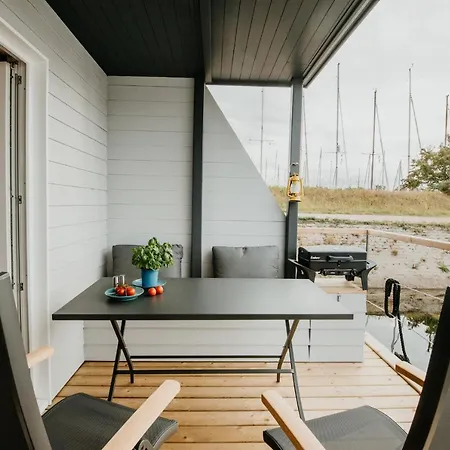 Holiday home Fiete Unshusboot *